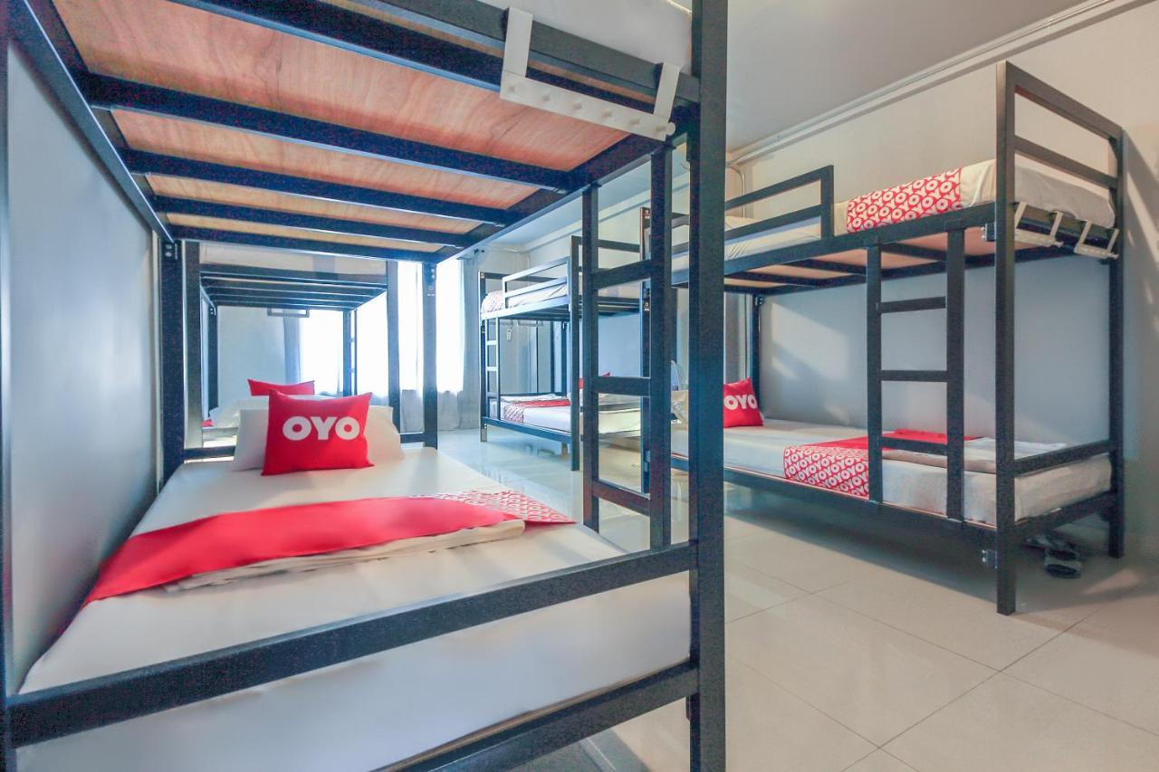 Oyo 421 Guyasuka Hostel & Cafe Bangkok Dış mekan fotoğraf