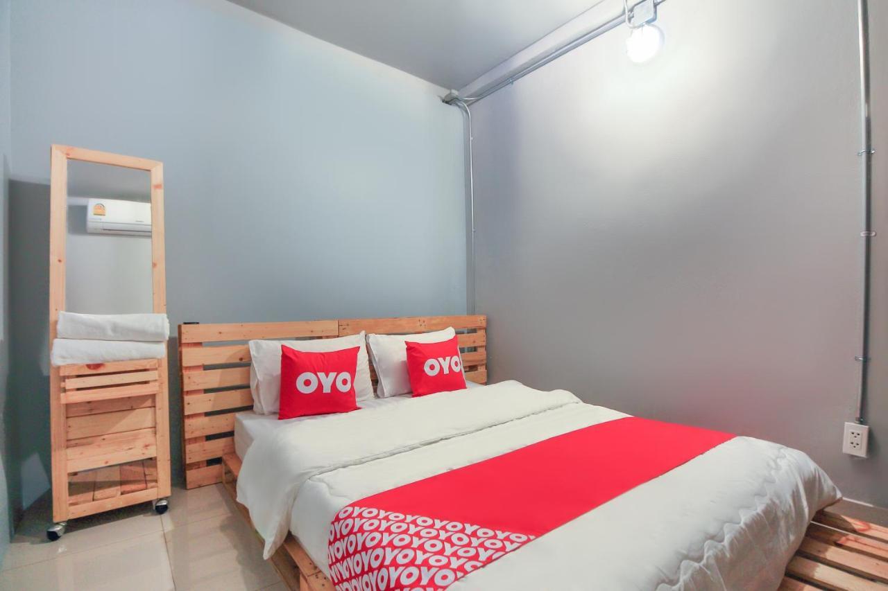 Oyo 421 Guyasuka Hostel & Cafe Bangkok Dış mekan fotoğraf